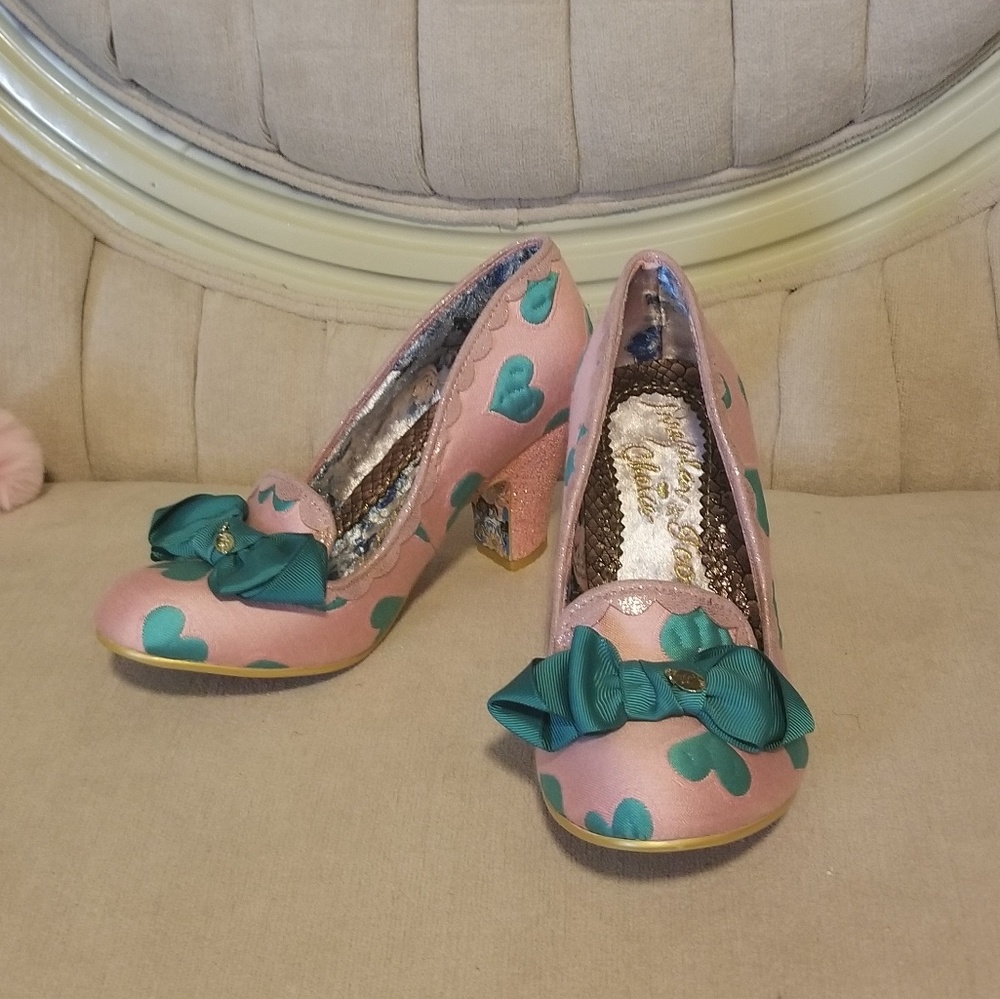 Kanjanka pink / teal heart mid heels